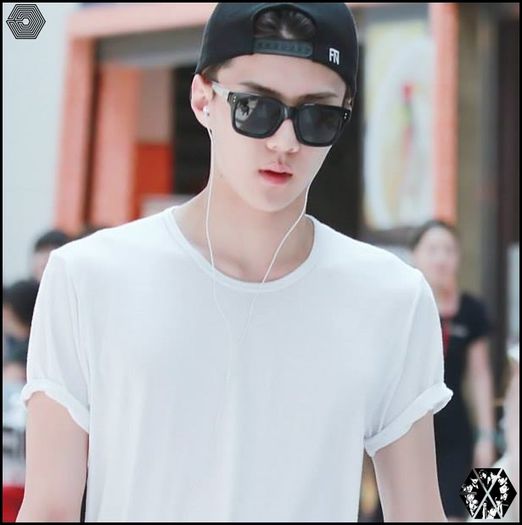 .Hun| ..Al n@ibi, pe mine odata nu m-ai imbratisat. T^T #Y. Buna. :* #H.