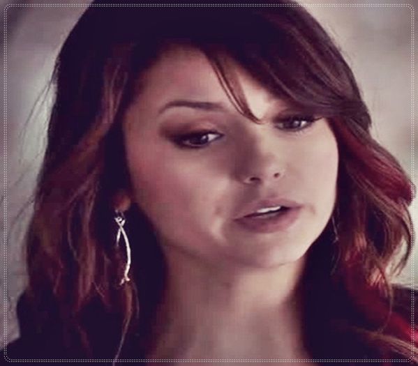 》Taci ca te aude :-w *ii pune mainile la `urechi` cartonului*  #hayley ;< =))