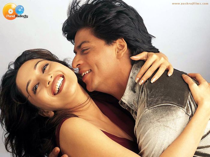 Shah Rukh Khan and Madhuri Dixit; Cu un zambet atat de ametitor ca al lui Madhuri Dixit nu este greu de crezut ca orice barbat poate forma o relatie plina de scantei cu ea. Frumoasa actrita si cel mai indragit actor au aparut in numer
