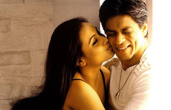 Shah Rukh Khan and Rani Mukherjee; Shahrukh Khan si Rani Mukherjee creeaza o poveste de dragoste emotionanta si adorabila pe ecrane. Incepand cu Chalte Chalte, in care sentimentele romantice sunt vizibile intre cei doi de la primele se
