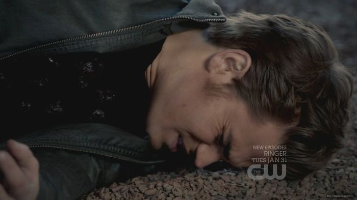 CL Vrei sa stii ce o sa faceti cu mine?O sa ma inmormantati iar apoi o sa jeliti; maxim 2 zile. brusc, uitati de mine, de ce am insemnat eu pentru voi si asta a fost tot..#davina *se tine cu mana de stomac *
