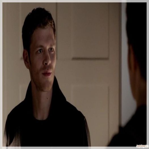 █ ▄→ aoleu, moare stefan? of, am şi uitat că l-am muşcat -cl-; sorry, buddy -se muşcă de încheietură şi îi dă să bea- hai, fă-te bine, voinicule (ies acum, am intrat doar ca să nu mo.ară stefan:)))
