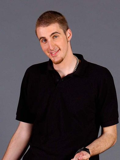 click Ce stii tu? Esther m-a lasat sa fiu fantoma ca sa va b;antui! So ea ma iubeste mai mult decat; decat te iubea pe tine=))))))) *opreste focul* Gata ;) lasa casa -_- [nb, ies..]
