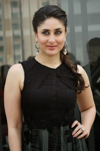 Kareena Kapoor - 124- Actrite indiene imbracate in negru