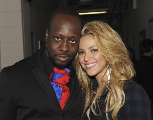 wyclef-jean-and-shakira-pose-at-backstage - Help Haiti