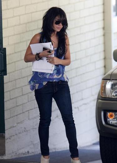 vanessa_hudgens_looks_a_little_lonely