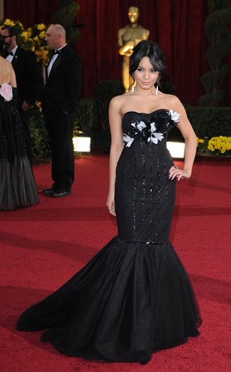 vanessa-hudgens-2009-oscar-awards-krtabacaphotoslive530423-6910879