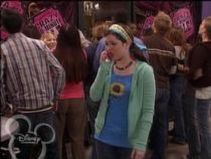 BTQFNGUPYPEGRWVUEDG[2] - magicieni din waverly place