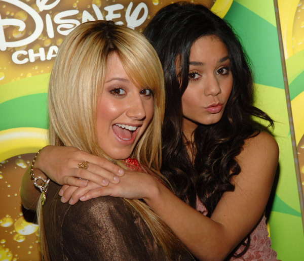 Vanessa si Ashley - VANESSA HUDGENS SI ASHLEY TISDALE