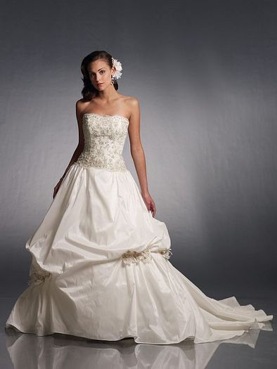 2010-Strapless-Spring-Wedding-Dress-by-James-Clifford1 - rochii de mireasa si torturi de nunta