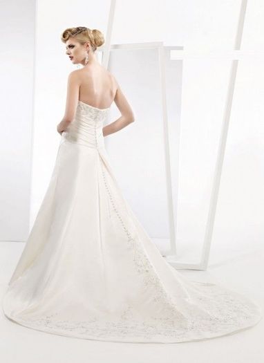 2010-White-Wedding-Dress-with-Fully-Beaded-Bustline2 - rochii de mireasa si torturi de nunta
