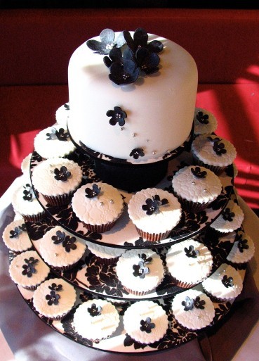 black-and-white-wedding-cake-lecupcake - rochii de mireasa si torturi de nunta