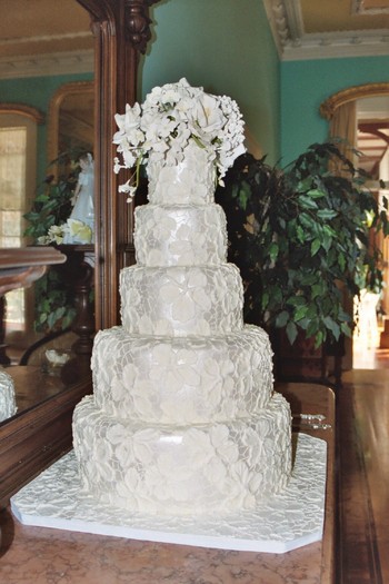 brocade Wedding Cake - rochii de mireasa si torturi de nunta
