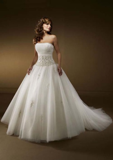 White-Wedding-Dresses - rochii de mireasa si torturi de nunta