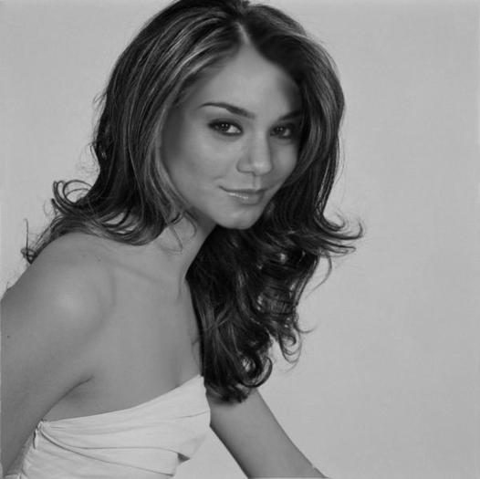 dhbhqf - Vanessa Hudgens Sedinta foto
