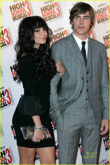 zacefronvanessahudgensmch3 - vanessa and zac in mexic