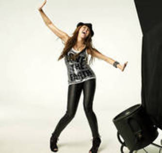 FMJJZUJDXMPYAQNMBXO - Hannah Montana-Miley