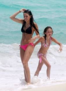 miley and noah Bahamas - miley cyrus in bahamas