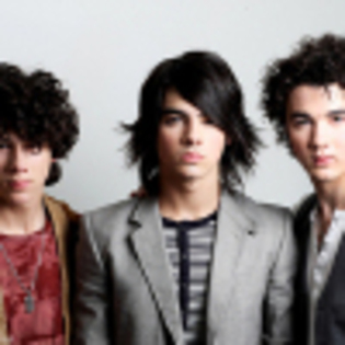 tb_100_jonas_brothers_fanclub - Jonas Brothers