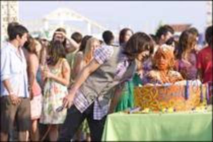 IETJCBDOZQBVDIPTOKC - hannah montana the movie