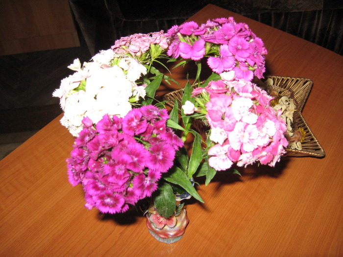 IMG_4212; buchetel de garofite
