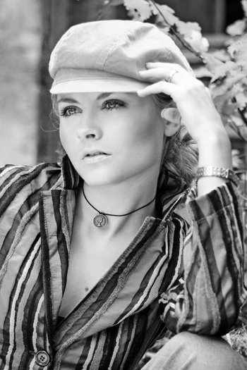 349dh90 - Trupa Ladies