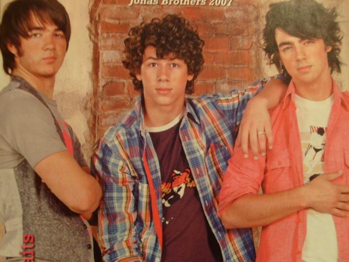 616ab9f9 - jonas brothers