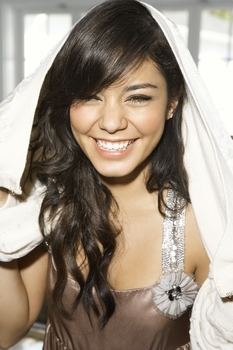 32 - club vanessa hudgens