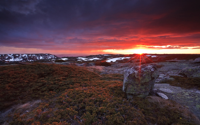 01865_frizzingsunsetatserradaestrelaportugal_1440x900