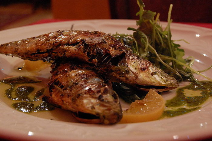 800px-Fresh_sardines_with_preserved_lemon - Mancare japoneza