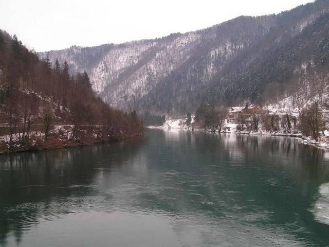 Poze super_ Imagini super tari_ Peisaje iarna super_ munti si lacuri[1] - PEISAJE