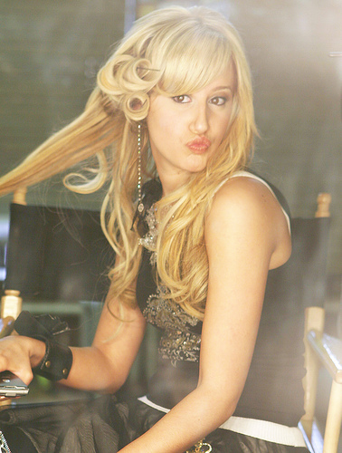 2057856626_9416d9732a - ashley tisdale poze destul de rare