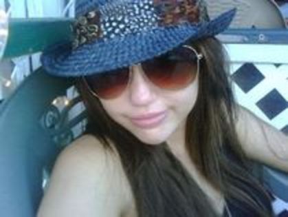 (5) - Rare photo Miley Cyrus