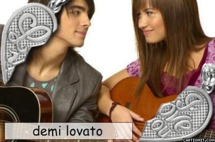 captionit9105400102D31[1] - poze modificate cu Demi Lovato