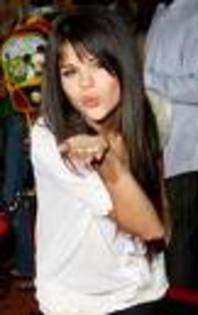 kiss - poze selena gomez