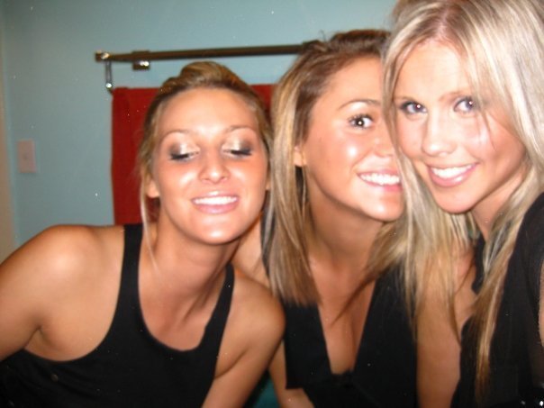 Claire-Holt-claire-holt-5379521-604-453 - Emma in realitate