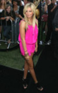 QTKUFIJDZWNKCJEIRXW - ASHLEY TISDALE SUPER FRUMOASE IN PINK