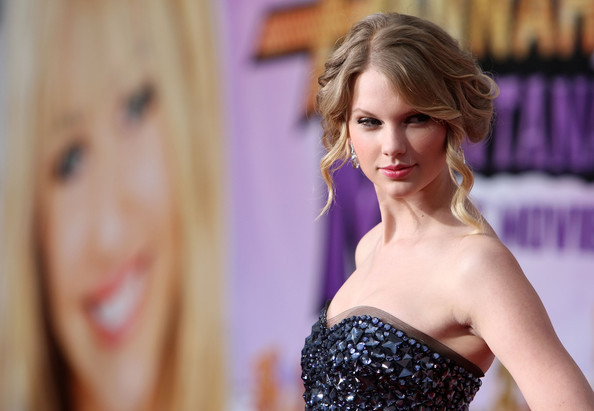 Premiere+Walt+Disney+Pictures+Hannah+Montana+orKYzu-uj9Tl