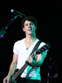 95430_nick-jonas-rocks-during-a-surprise-free-concert-at-irving-plaza-on-june-11-2009-in-new-york-ci - Nick Jonas-Performing Concert At PLAZA