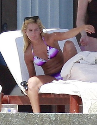 Ashley+Tisdale+Showing+Off+Bikini+Bod+Mexico+Hv6G-YIkK-ql