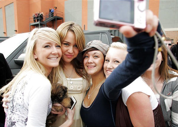 0 (599) - 00toate pozele mel cu miley cyrus00