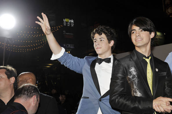 Walt Disney Pictures Jonas Brothers 3D Concert nNEkit9ZF_ol - nick jonas