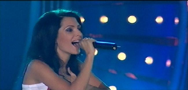 0gloes28841402ns7 - Celia