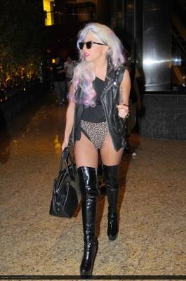 nice  ladyyy - lady Gaga steps out in Japan