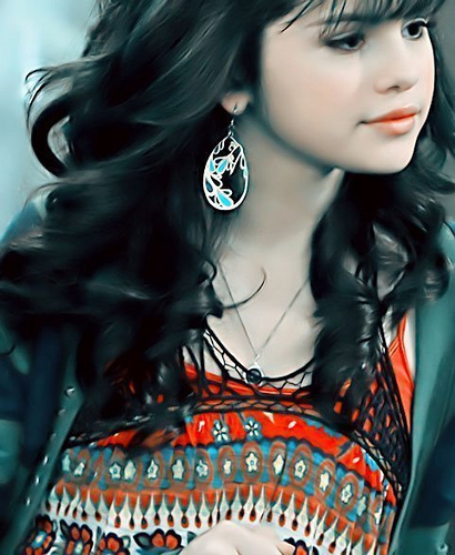 XSHTVUUQRYNFXMXBPKB - Selena Gomez