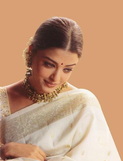 Aishwarya_Rai_in_white_Saarhi_8NFF35