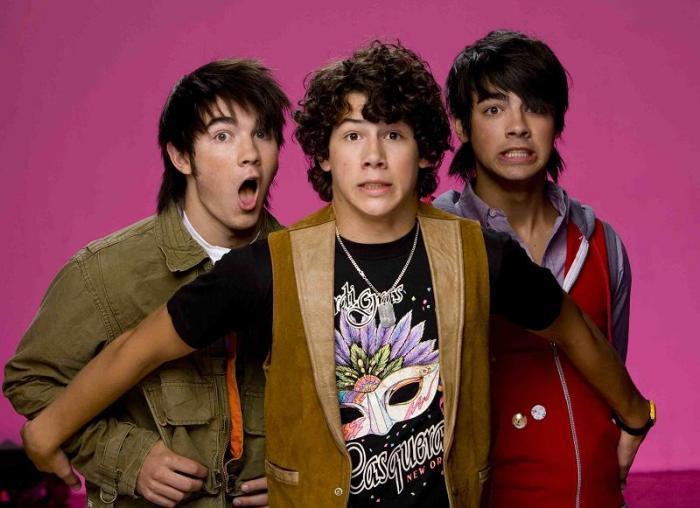 VRSEUGNAKCTIQJLKCOF - Jonas Brothers Photoshotts
