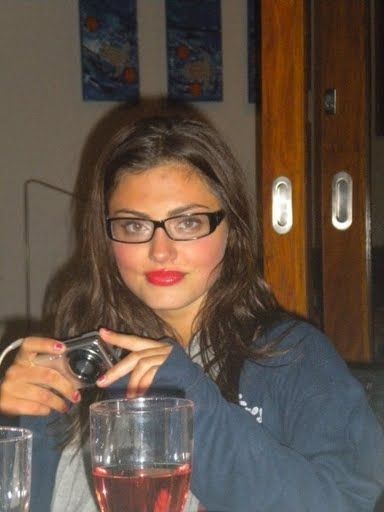 Phoebe-cariba-heine-and-phoebe-tonkin-8118094-384-512