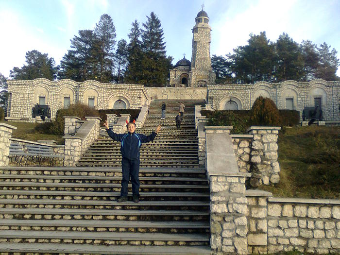 Imagine1513; Mausoleul de la Mateiasu.
