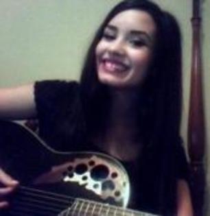 GGNXFHAAGGLJGACYIYI[1] - demi lovato